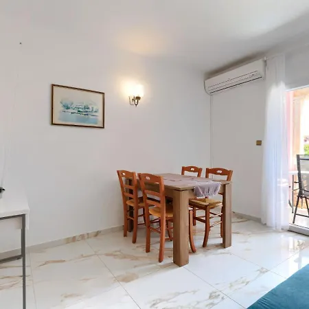 Romantika - Roj108 By Interhome *
